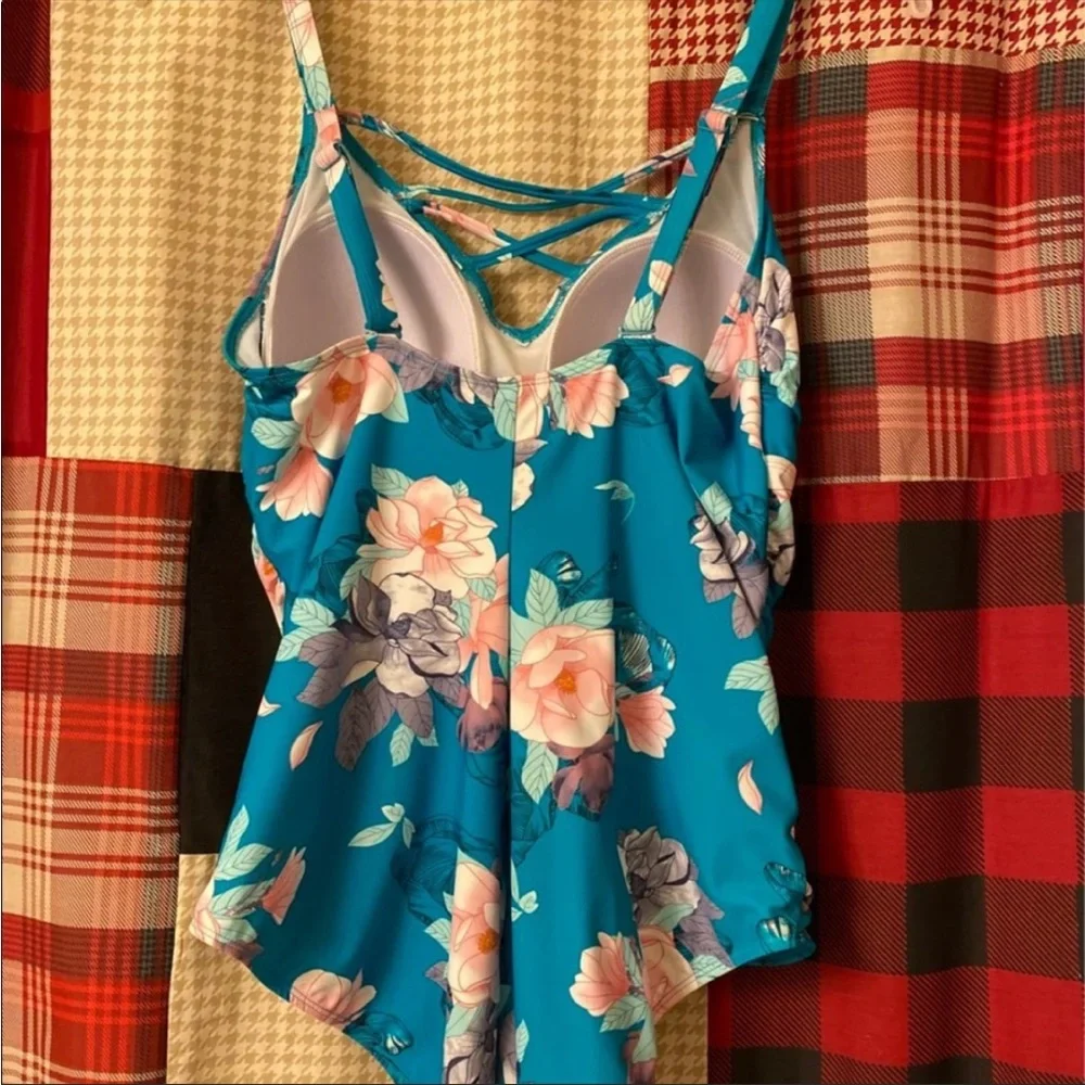 Torrid turquoise floral strappy swimsuit